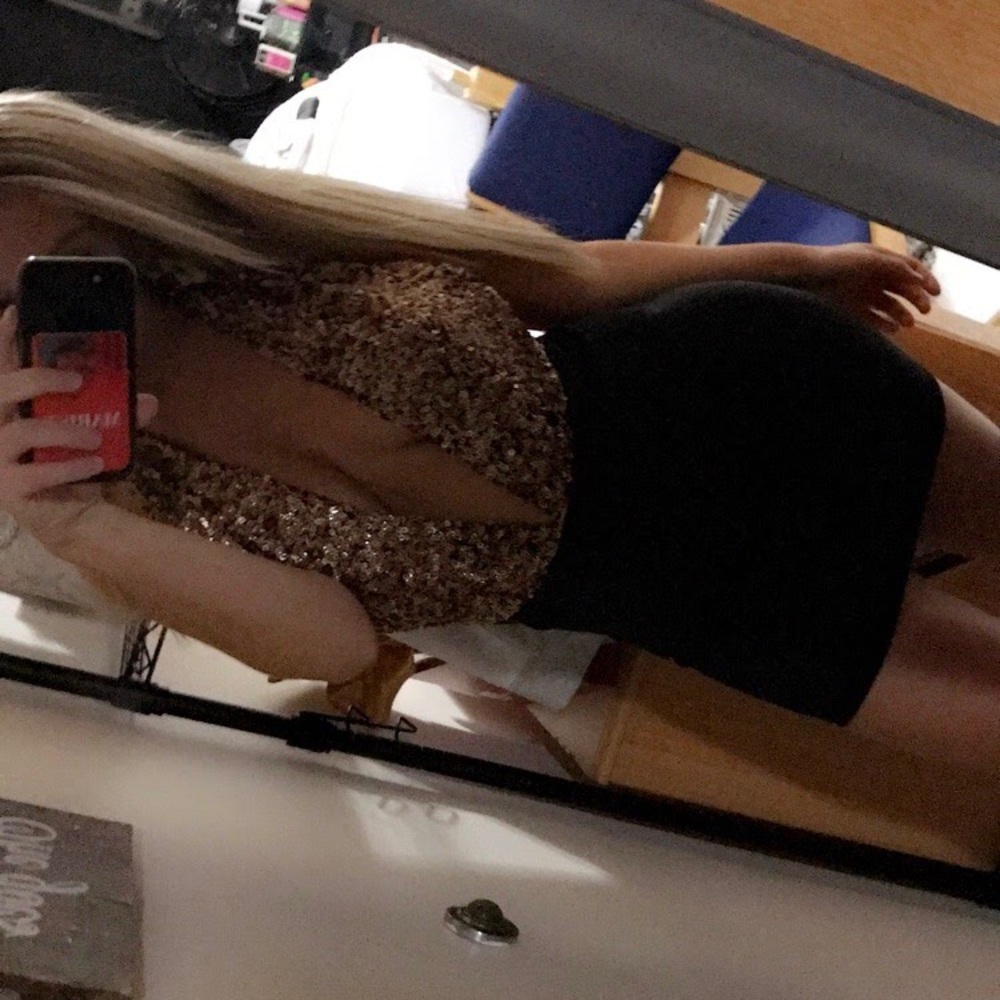 Gold sequin low-cut open back bodysuit 🔥